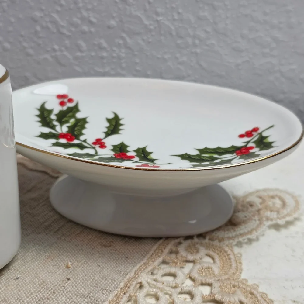 Vintage Christmas Holly Berry Ceramic Toothbrush Holder & Soap Dish Gold Trim